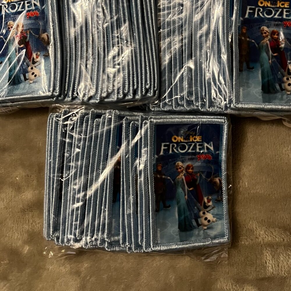 🚌NEW} Bag of Original Disney On Ice Frozen Patches (20)